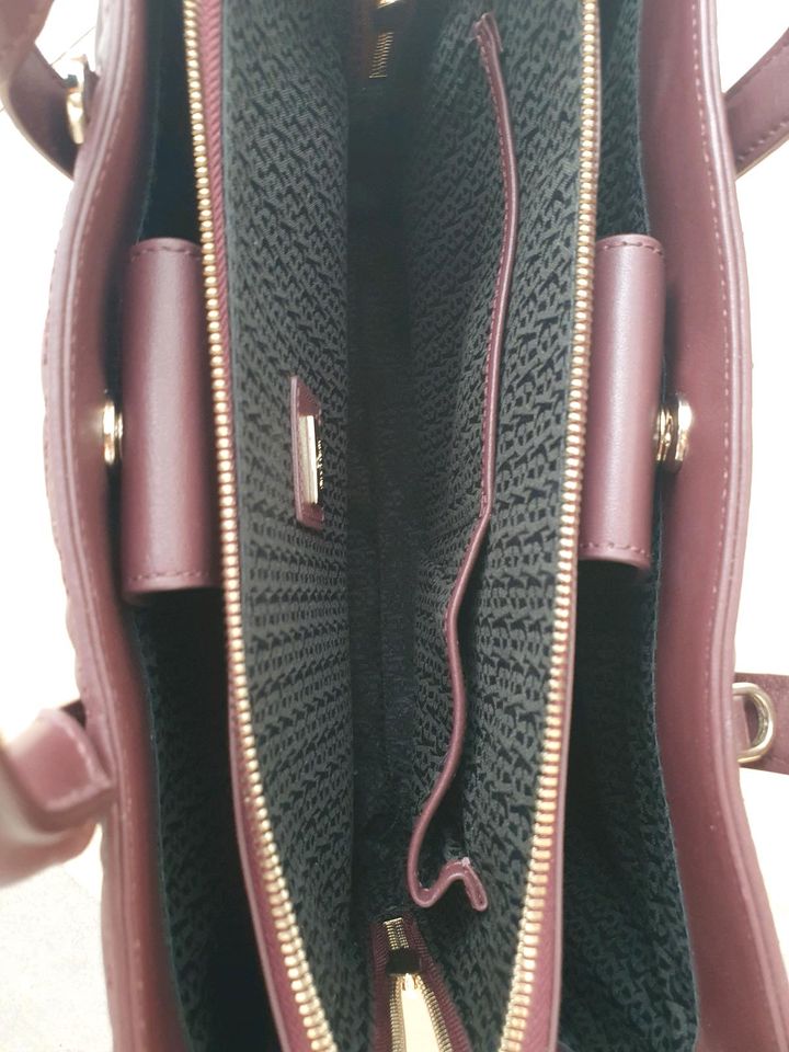 Aigner Tasche burgundy NEUWERTIG in Lübbecke 