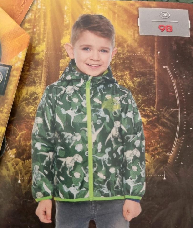 Kinderjacke mit Dinosaurier.  Windjacke, Jurassic World, Gr.  98 in Gladbeck