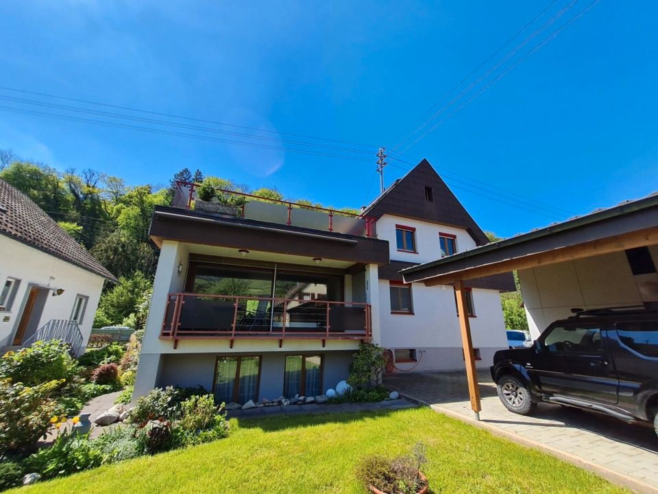 Großes Einfamilienhaus GLÜCKSGRIFF mit Doppelgarage, Carport, Dachterrasse u. gr. Garten in Öflingen in Wehr