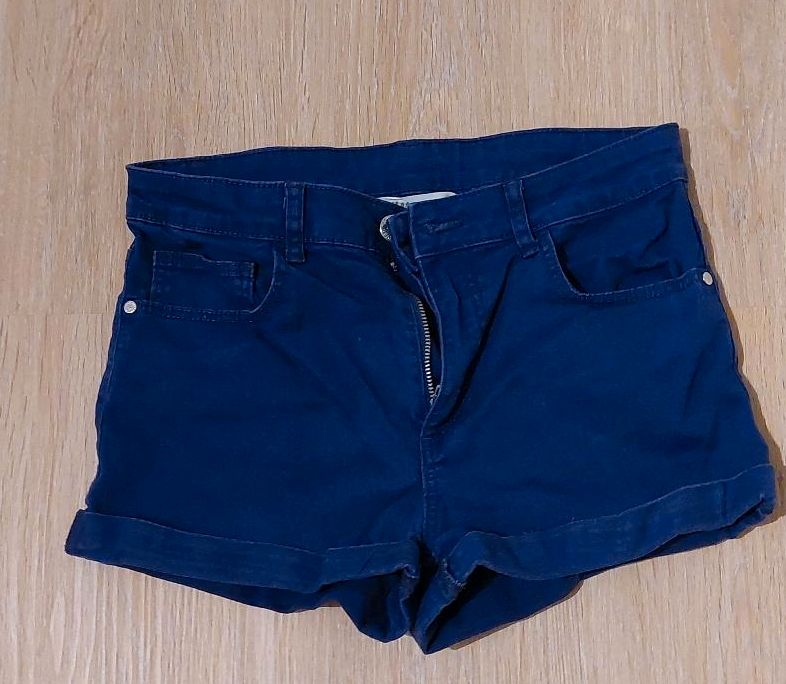 H&M Shorts Jeansshorts Gr.164 in Schkopau