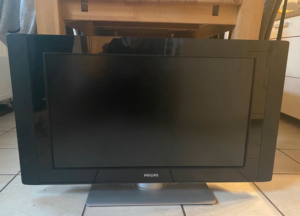 PHILIPS TV Fernseher FlatTV LCD PIXEL PLUS 32PF7411 / 10 in Gelsenkirchen