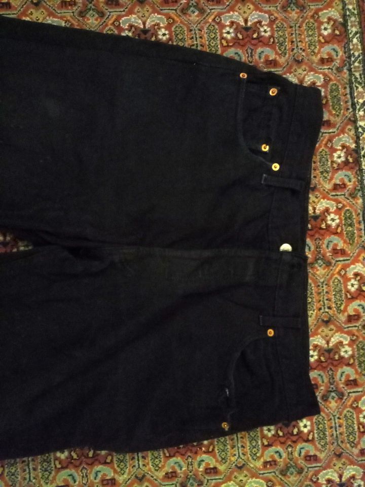 Vintage Levis 501 Gr 36 / 34 Red Tab, schwarz, gut erhalten in Bielefeld