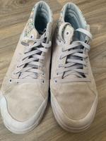 Turnschuhe beige mit Blumenmuster Sachsen - Niederfrohna Vorschau