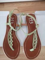 Zehentrenner Flache Sandalen Sandaletten Schuhe Gr. 37 Hessen - Langenselbold Vorschau