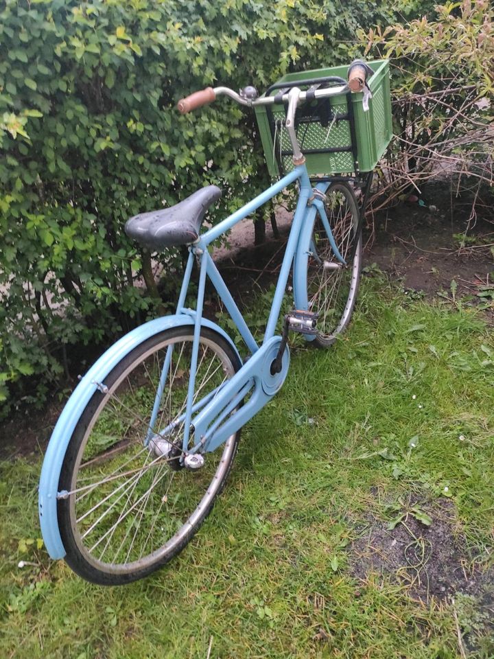 Blauer Fahrrad in Hamburg