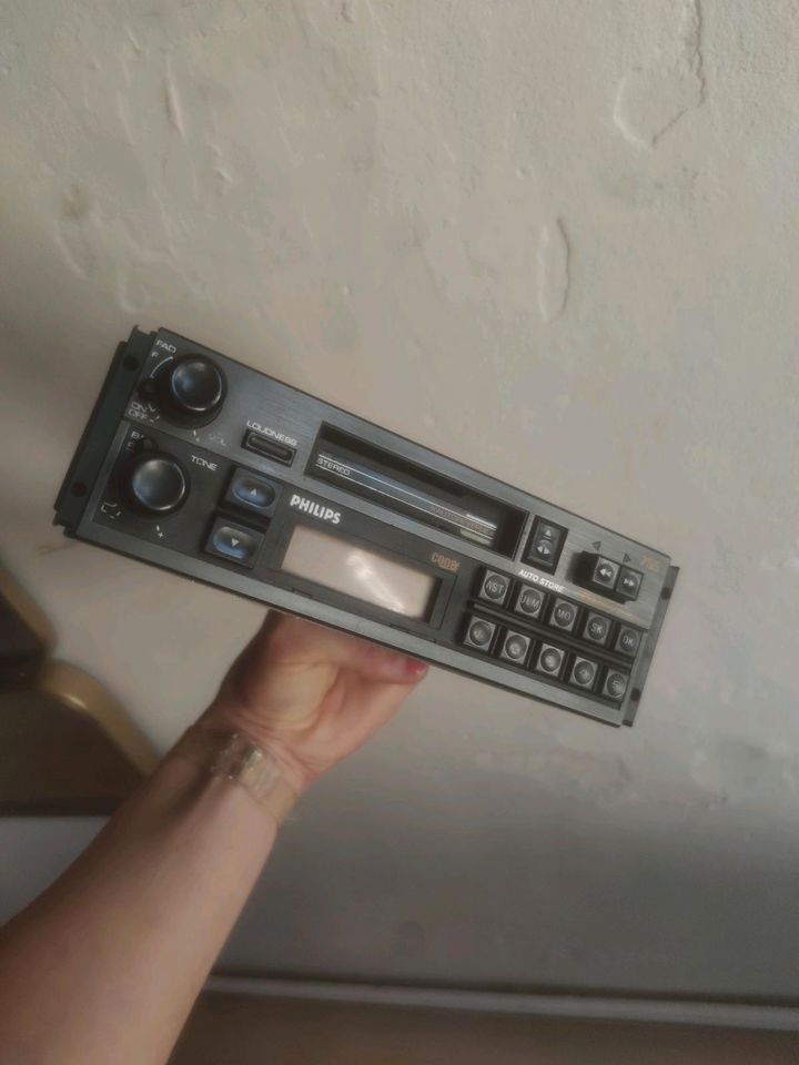 Philips DC 755 Autoradio Kassette Tape Radio Oldtimer Youngtimer in Leipzig