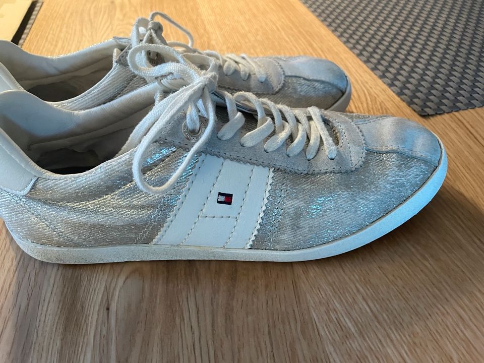 Tommy Hilfiger Sneaker gr.38 in Dassel