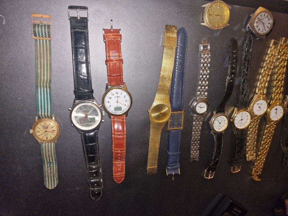 Armbanduhren Konvolut neue und alte in Kamern