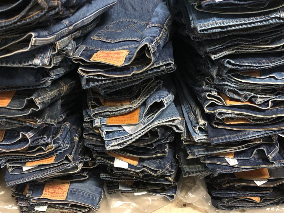 Posten Secondhand Jeans Levi's Vintage Y2K in Hessisch Oldendorf