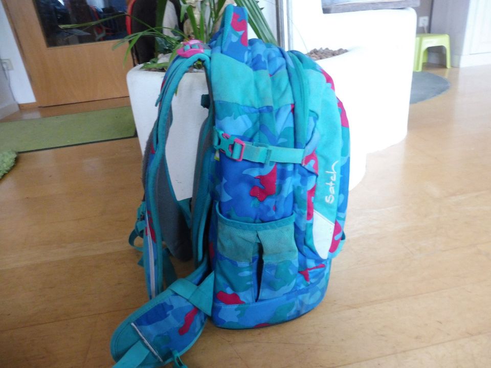 SATCH Rucksack XL Schulrucksack Camo türkis-pink 30 Liter NP 160 in Münsingen