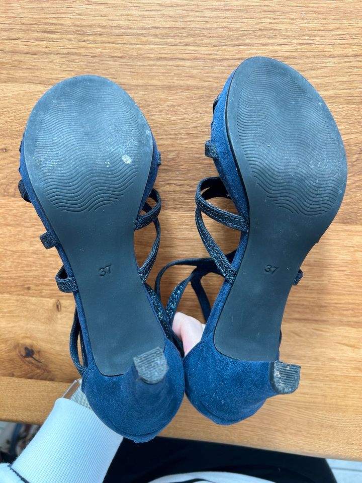 Sandaletten dunkelblau Gr. 37 in Aßlar