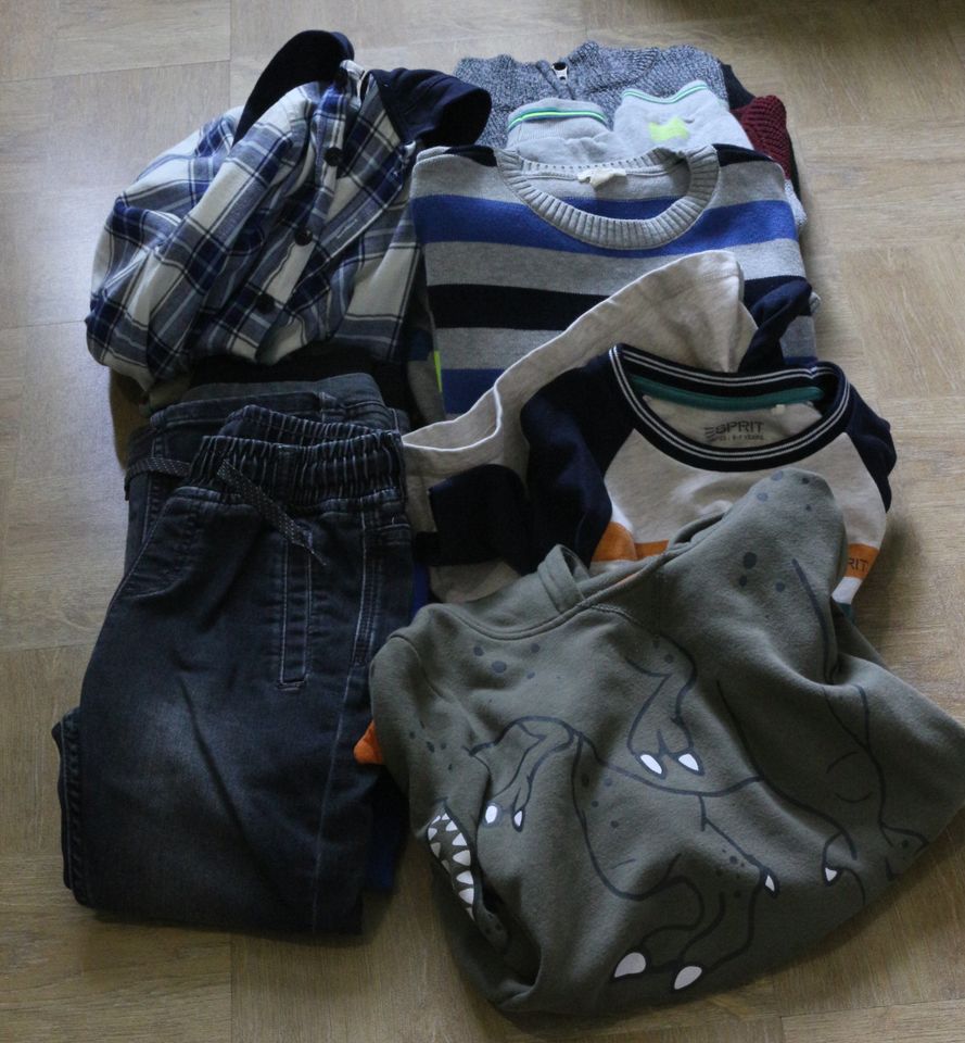 Kleiderpaket für Jungen in Gr. 116/122 (Esprit) in Großhansdorf