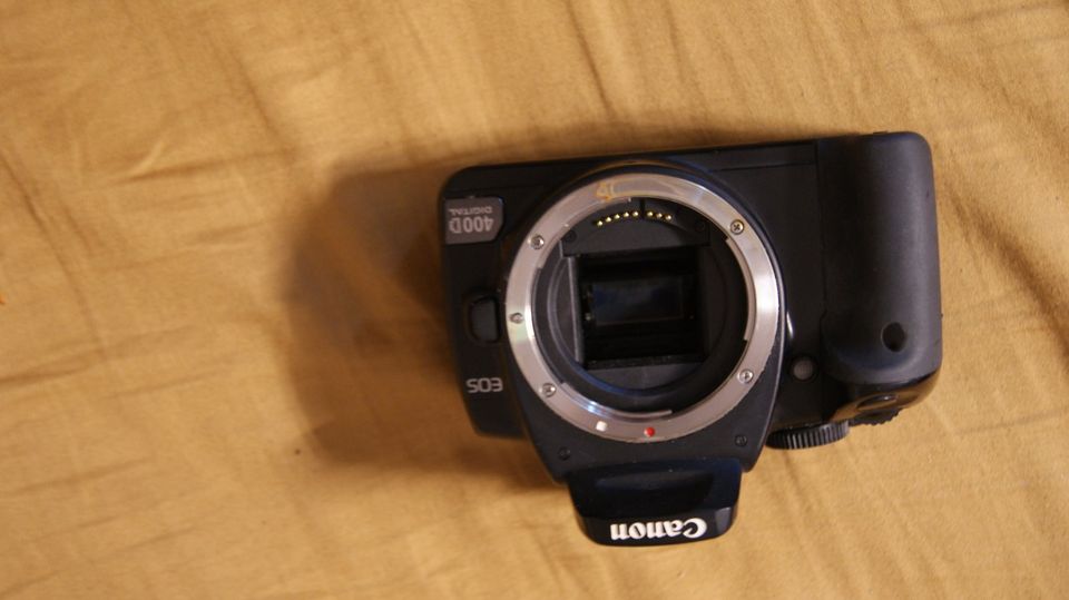 Canon EOS 400D Digitalkamera mit Zubehörpaket in Blaustein