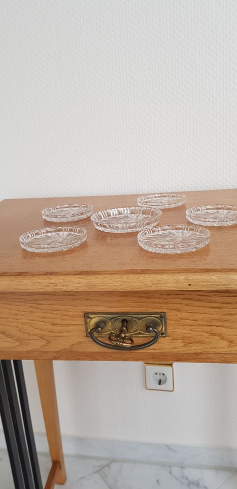 VINTAGE  Untersetzer aus Glas für 6 Gläser und 1 Flasche in Löchgau