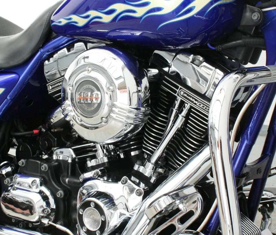 Harley-Davidson FLHRSE3 CVO Road King 110' in Meinerzhagen