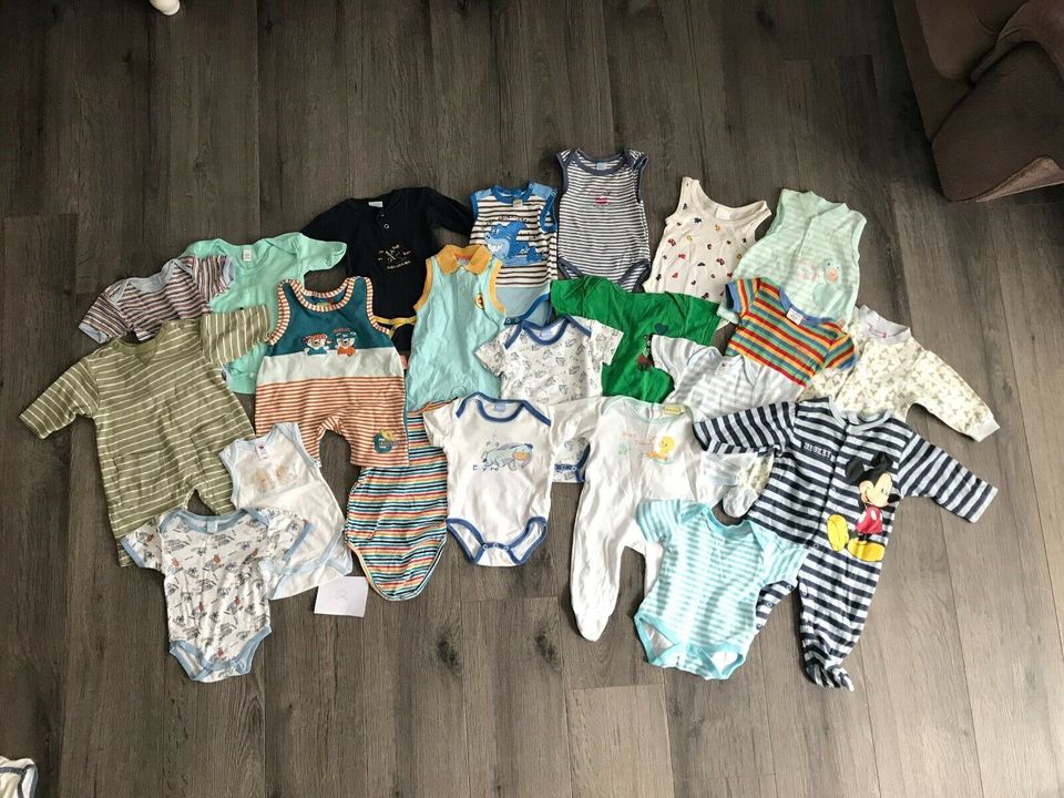 Baby Kleidung, Paket, Größe 62, 39 Teile, blau, braun, weiß, grün in Bargeshagen