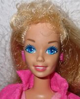 Alte Barbie Puppe Mattel 1976 Knickbeine mit Hut und Rucksack Niedersachsen - Algermissen Vorschau