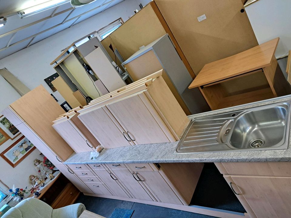 Küchenzeile ohne Elektrogeräte in Eibenstock