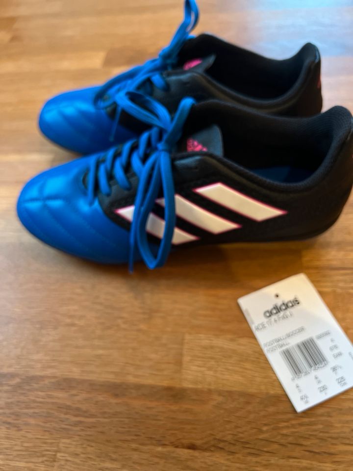 Adidas Fußball Schuhe Gr. 36 Sport in Bergisch Gladbach