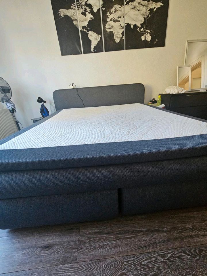 Boxspringbett 180x200 mit Beistelltische - nur 2 Jahre alt in Berlin