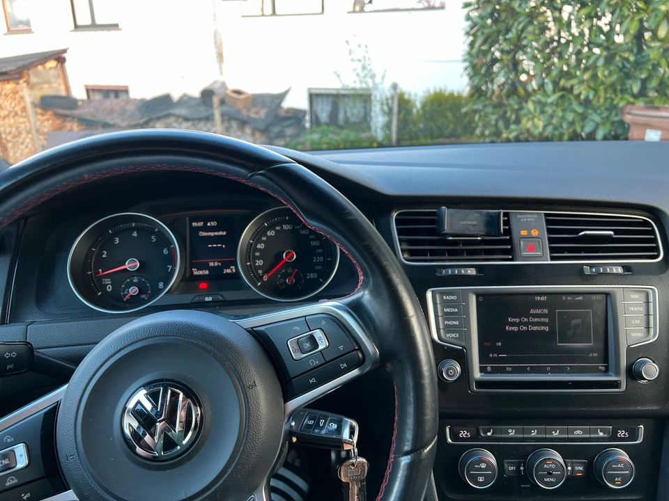 VW Volkswagen Golf 7 GTI 2.0 TSI BMT GTI in Briedel