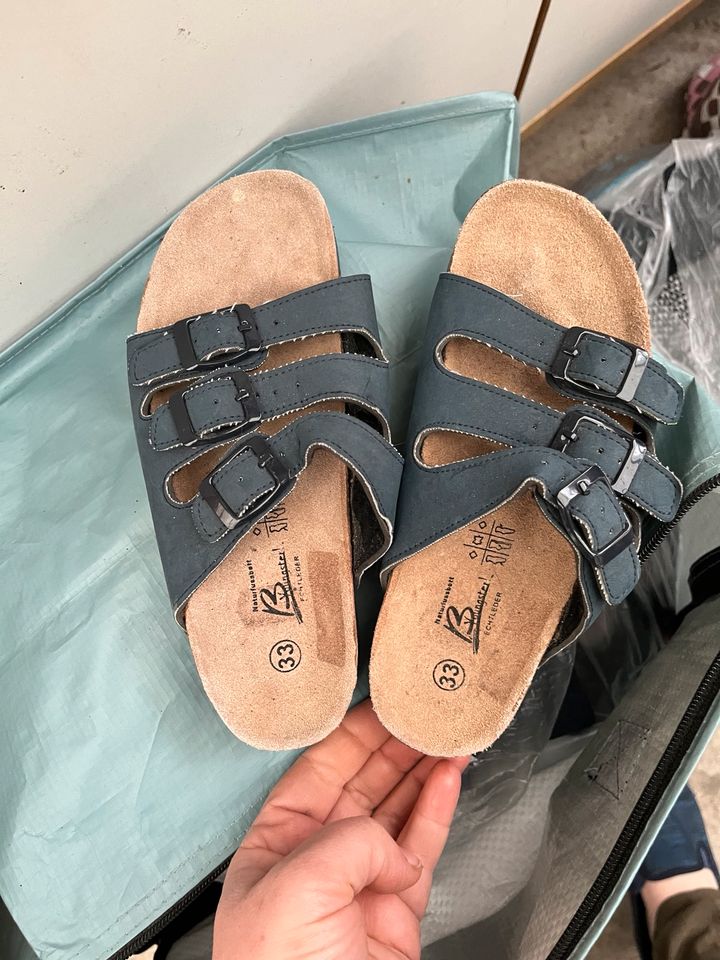 Sandalen Kinder Gr. 33 Schlappen Mädchen Jungen in Sögel