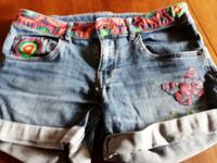 Desigual Shorts Damen kurze Hose Gr. 160 oder S Jeans 25 Bayern - Malgersdorf Vorschau