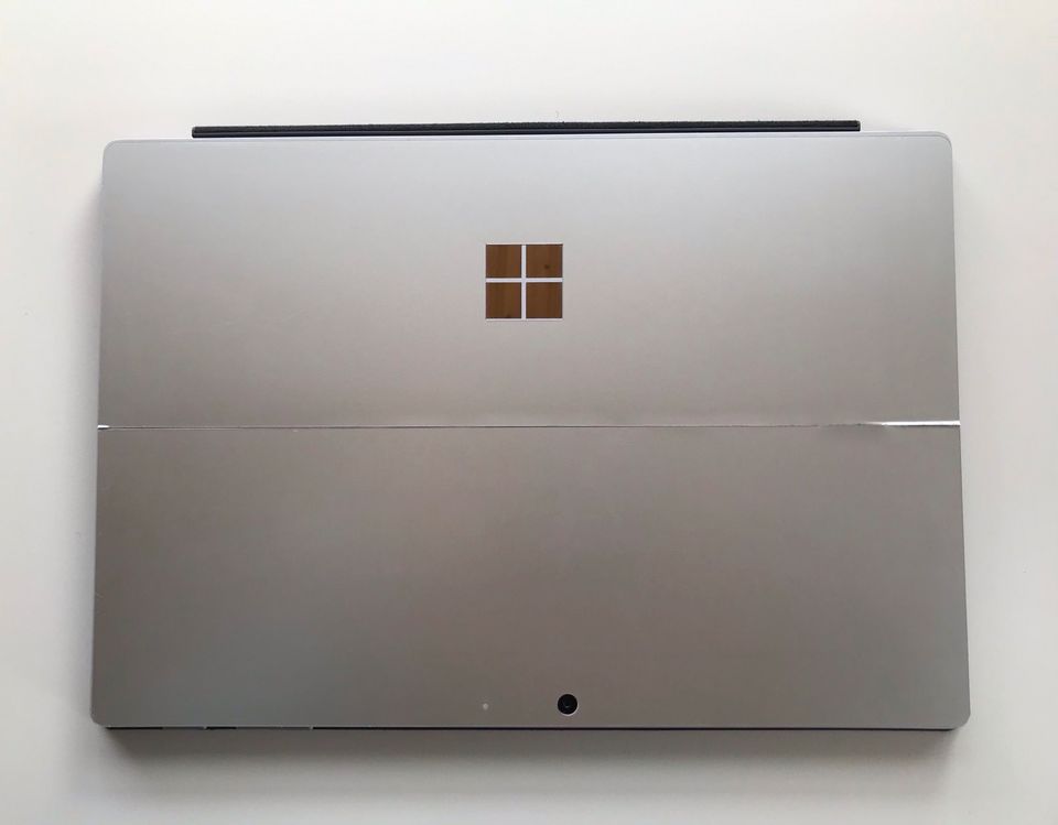 Microsoft Surface Pro 4 mit Tastatur in Welzheim