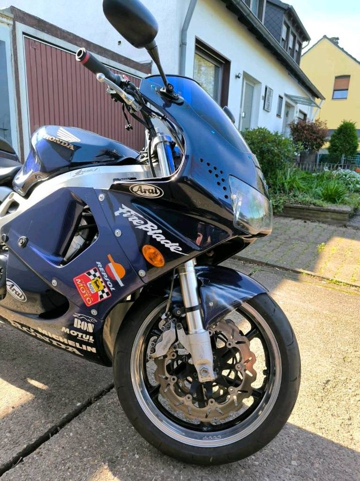 Honda CBR 900 RR SC33 in Dortmund