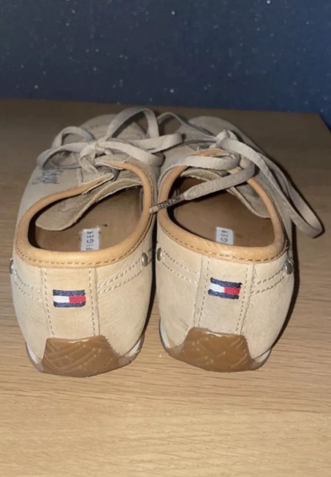 Sneaker Tommy Hilfiger Gr. 37 in Homburg