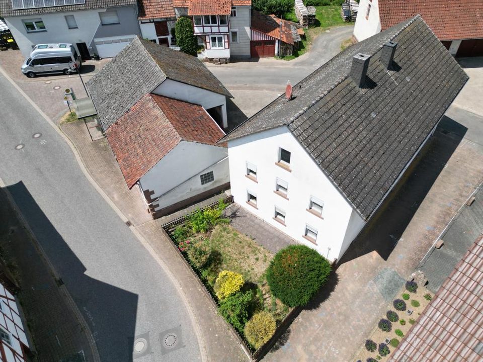 Neuental 2 Familienhaus mit Garagen in Neuental