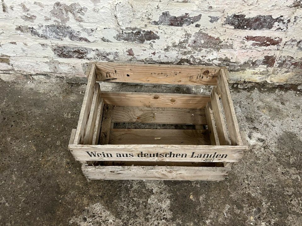 Alte Holz Weinkiste in Düsseldorf