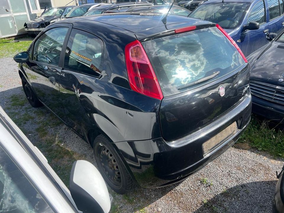 Fiat Grande Punto Schlachtfest Motorhaube Tür Stoßstange in Mülheim (Ruhr)