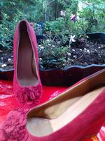 WILDLEDER PUMPS KEILABSATZ, ROTE, GR. 39 Düsseldorf - Heerdt Vorschau