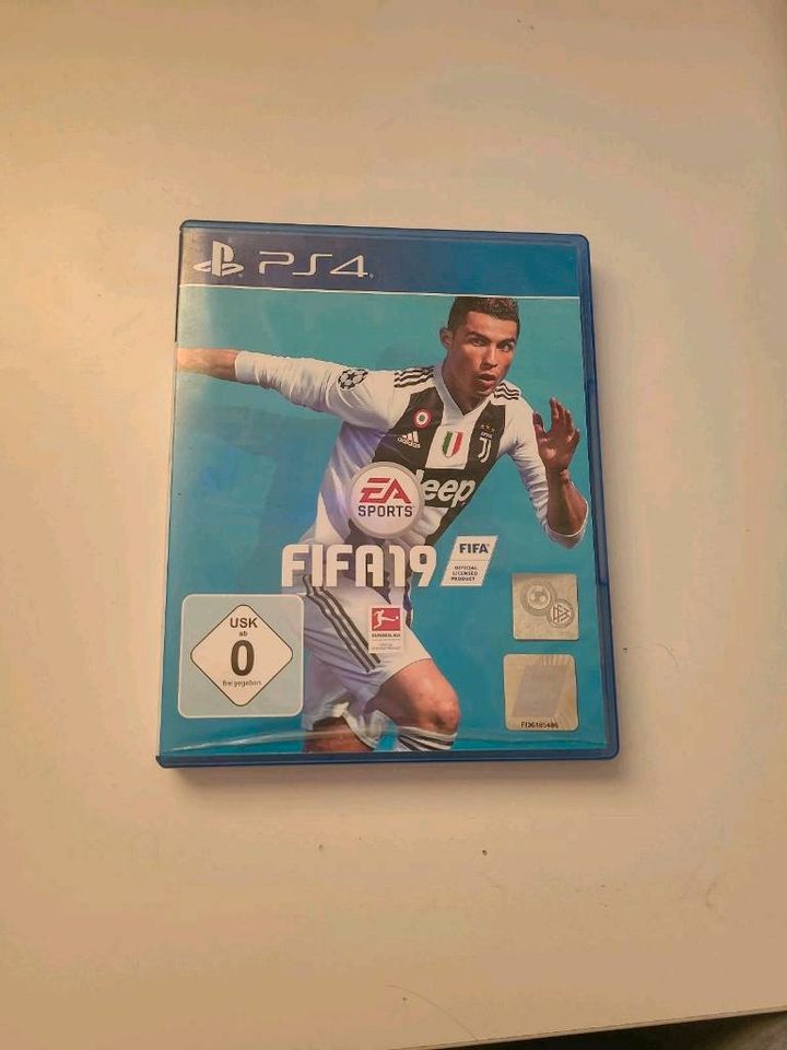 Ps4 Spiele Fifa 19 und 22 Gran Turismo WipeOut in Niederfrohna