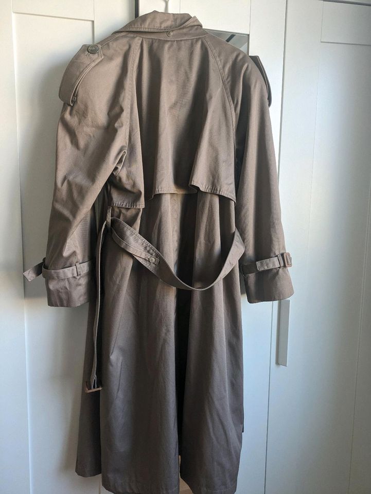 Khaki Mantel Trenchcoat in Leipzig