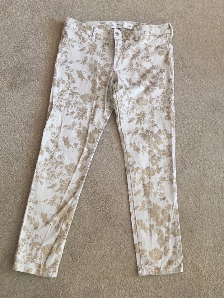 Jeans 7/8 v.Abercrombie &Fitch in Creme mit goldenen Blumen,Gr.40 in Berlin