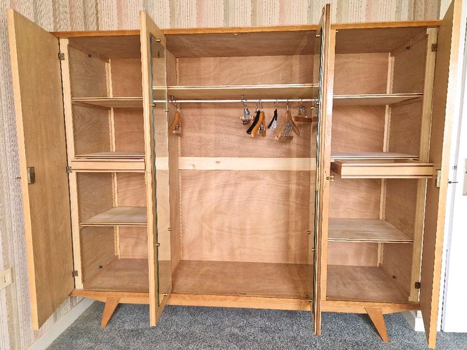 Antiker Mid Century Kleiderschrank Schrank Retro Vintage in Garbsen