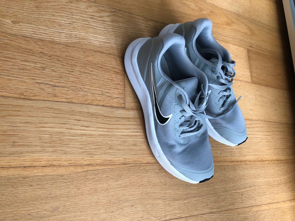 Nike Starrunner  Sportschuhe 36.5 Mödchen in Heidelberg