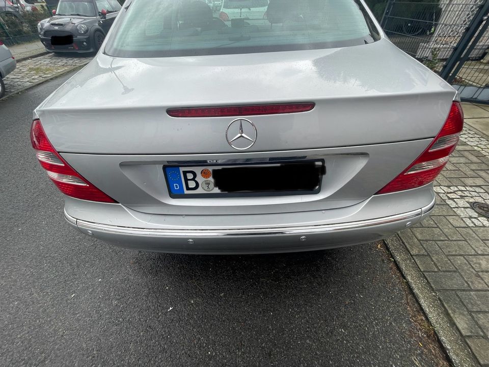W211 E240 Elegance (105.000 km) in Berlin