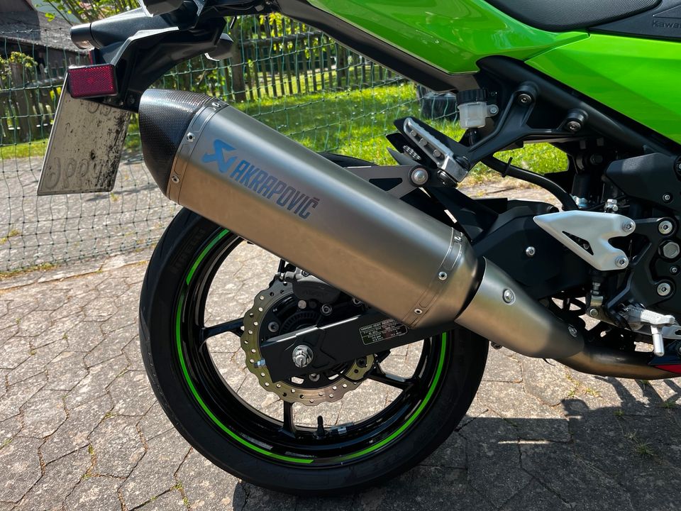 Kawasaki Ninja 400 in Waake