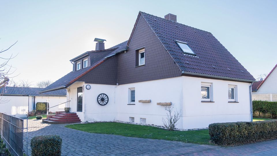 Großzügiges Einfamilienhaus inklusive Halle mit Potenzial in beliebter Lage von Dinslaken-Eppinghoven! in Dinslaken