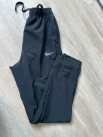 Nike Hose , neuwertig und leicht, XL 158-170 Niedersachsen - Rinteln Vorschau