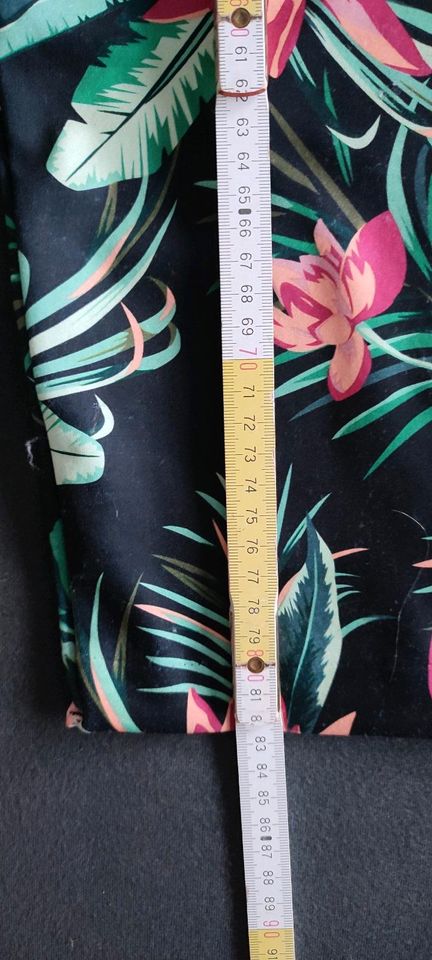 Capri Leggings Hose schwarz Blumen grün seamless stretch XL NEUW in Mühldorf a.Inn