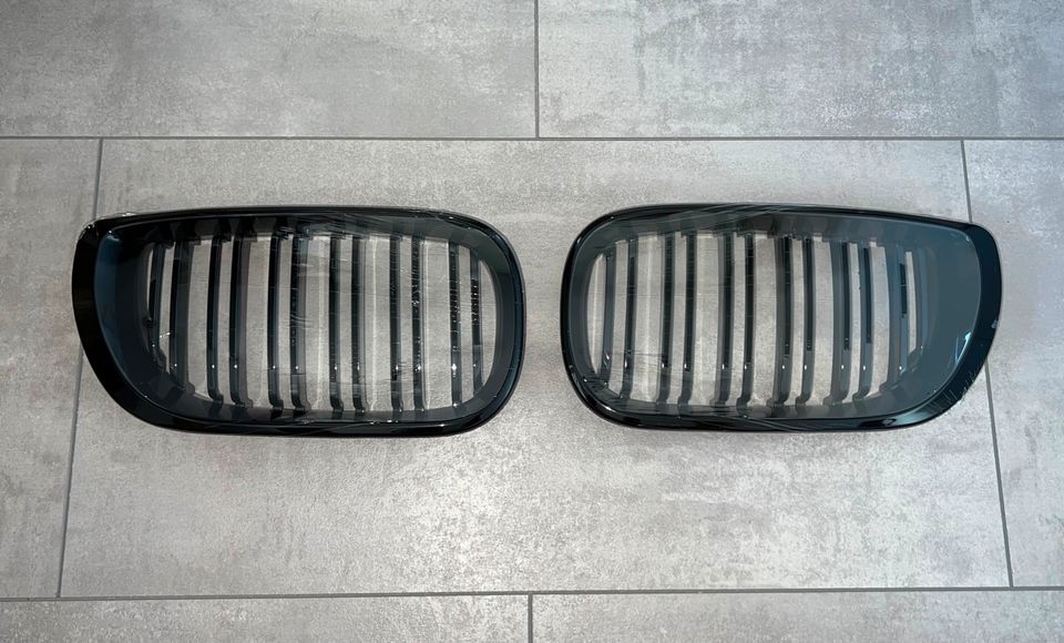 Nieren NEU BMW 3er E46 Grill Schwarz Facelift Kühlergrill LCI M in Bonn