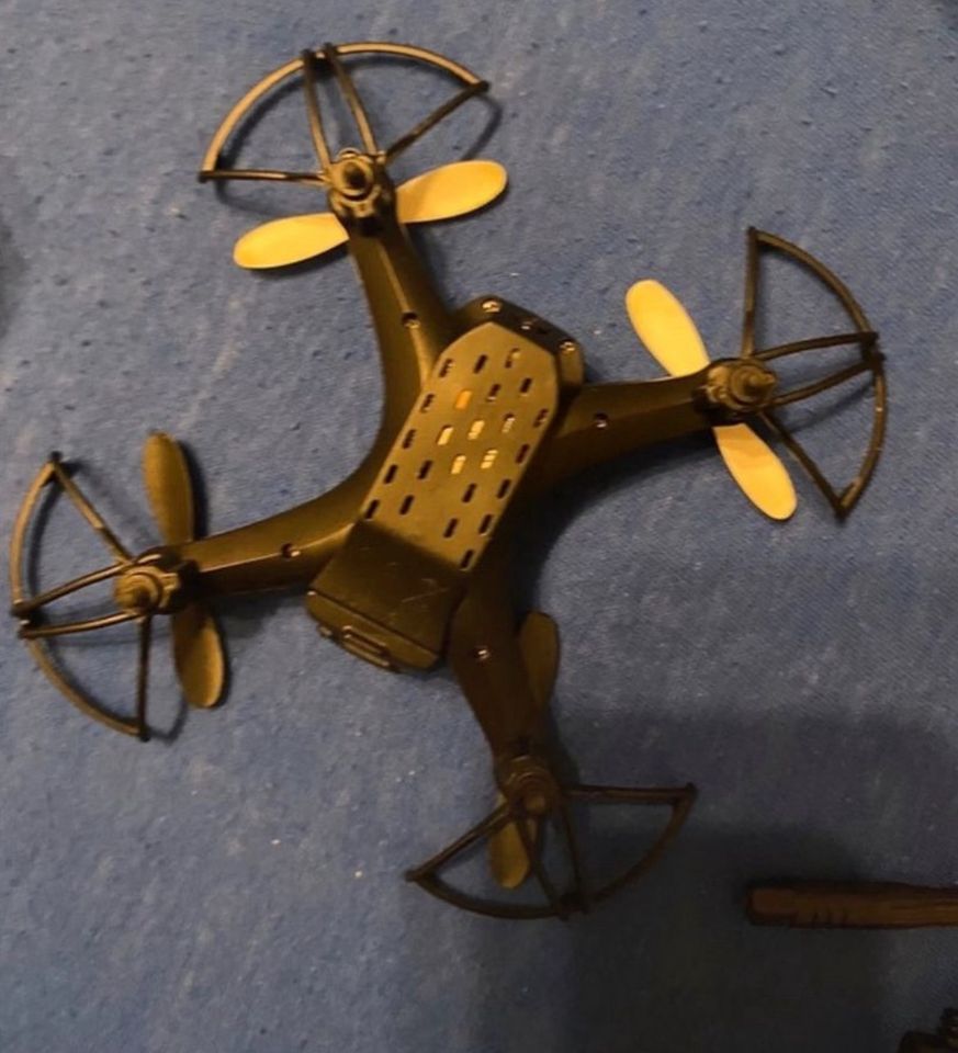Drohne / Predator Mini Drohne mit Kamera in Maxhütte-Haidhof