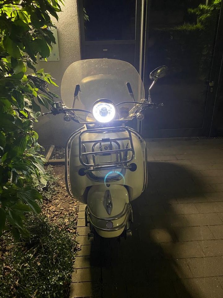 Znen Retro-Scooter 125cc in Neuss