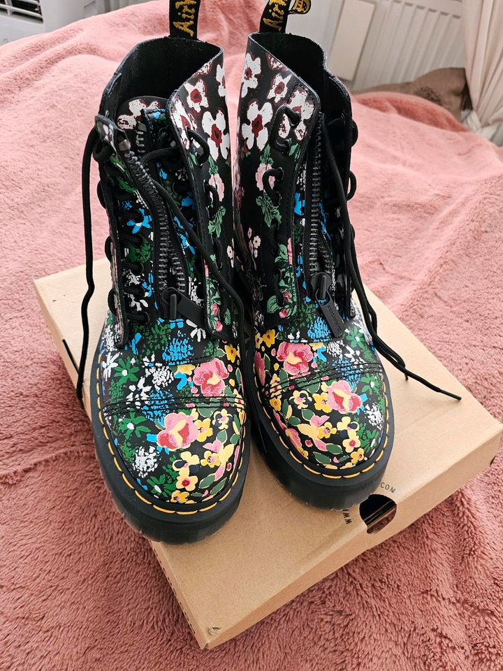 Dr. Martens Sinclair Floral Mashup Backhand in Düren