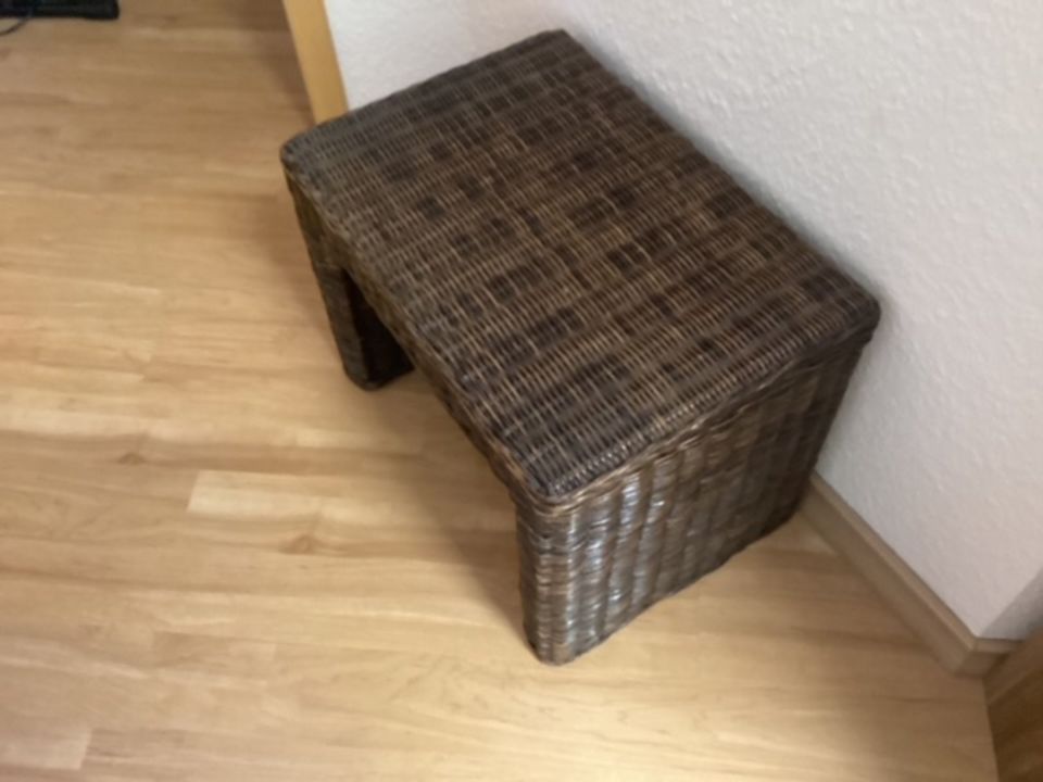 Nachtkonsole / Beistelltisch Rattan in Hagen im Bremischen