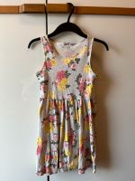 H&M Mädchen Kleid Rosen 146/152 grau/bunt Bayern - Rimpar Vorschau